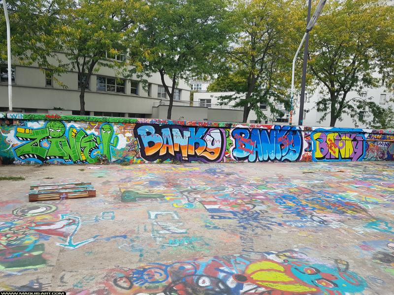 Graffiti de ??? et Banky à L'Aérosol Paris (8 septembre 2017)