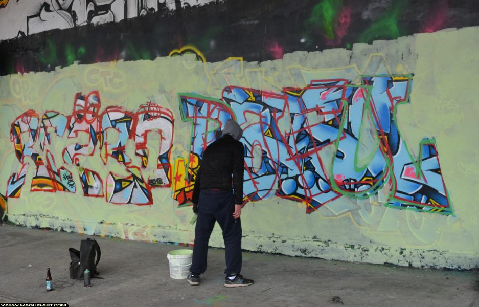 Rezbo - Artiste Graffiti au Wall of Fame L'Aérosol